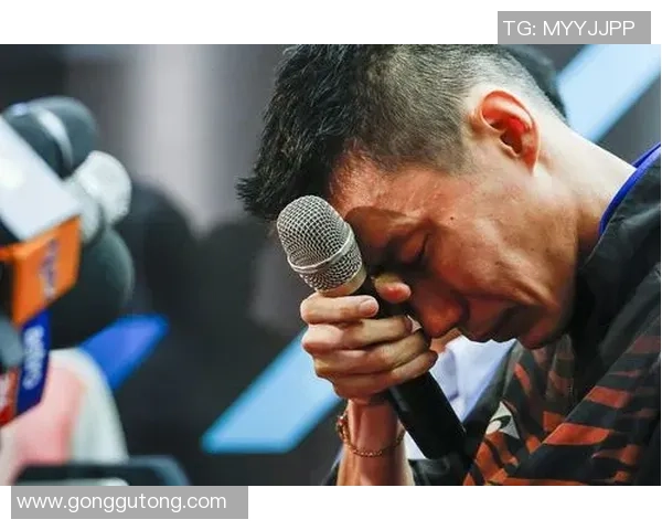 足球明星喜结良缘粉丝泪洒现场心碎不已